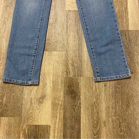 Old Navy Sweetheart Straight Leg Jeans - Picture 5 of 9